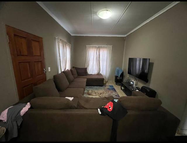 3 BEDROOM TOWNHOUSE FOR SALE IN THATCH HILL ESTATE